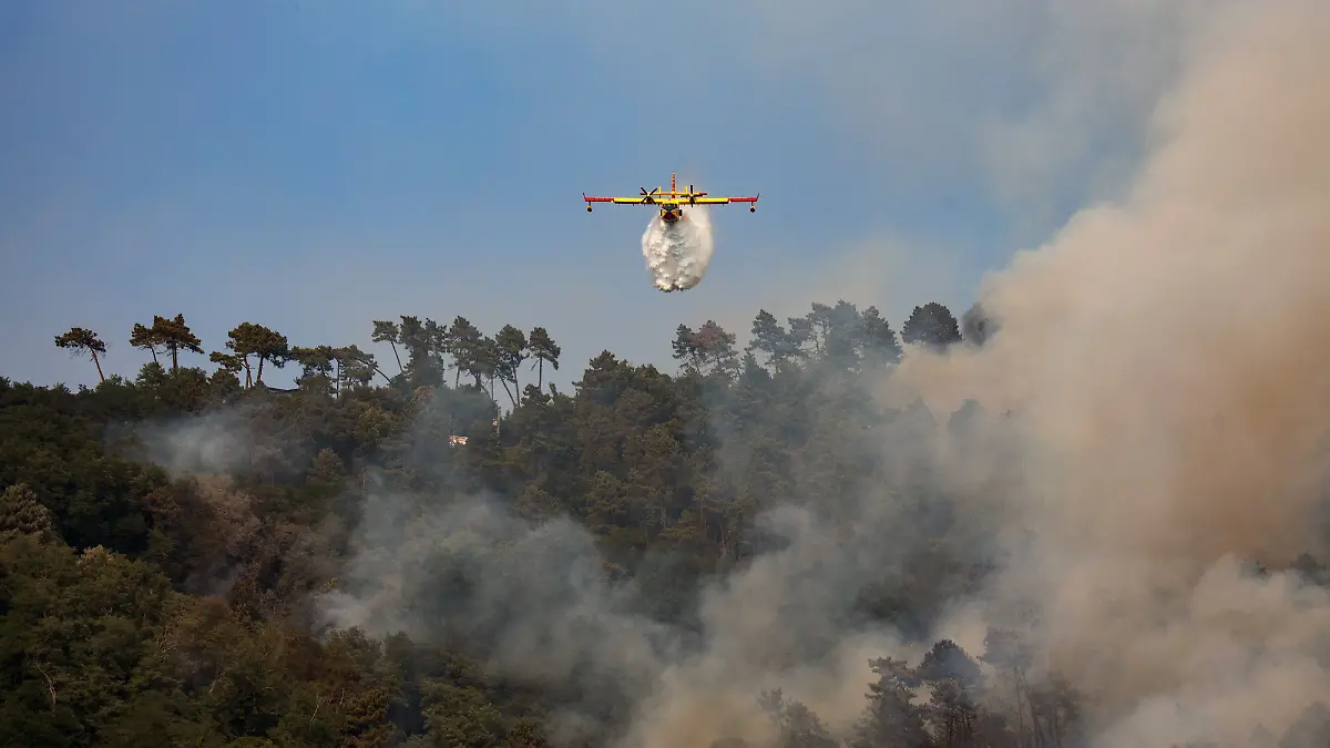 Italia combate 25 incendios en plena ola de calor